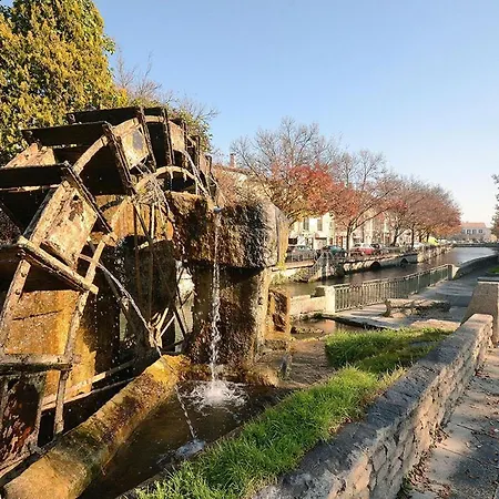 Un Petit Nid Au Bord De La Sorgue LʼIsle-sur-la-Sorgue